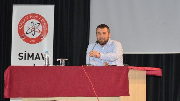 Gazeteci yazar İsmail KILIÇARSLAN İlçemiz Fen Lisesinde ´´Türkiye Kadar Bir Çiçek´´ temalı konferans verdiler.