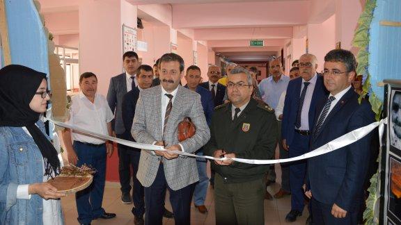 Cumhuriyet Anadolu Lisesi 23. Resim ve Fotoğraf Sergisi açıldı.