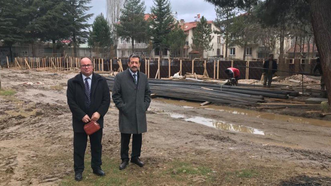 İlçe Milli Eğitim Müdürümüz Mehmet ŞİRİKÇİ devam eden okul inşaatlarını ziyaret etti.