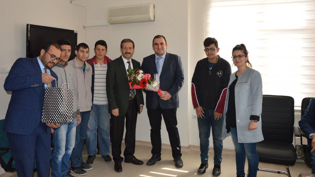 14 Mart Tıp Bayramı Münasebetiyle İlçe Milli Eğitim Müdürümüz Mehmet ŞİRİKÇİ Devlet Hastanesi Başhekimliği ve İlçe Sağlık Müdürlüğü´nü ziyaret etti.
