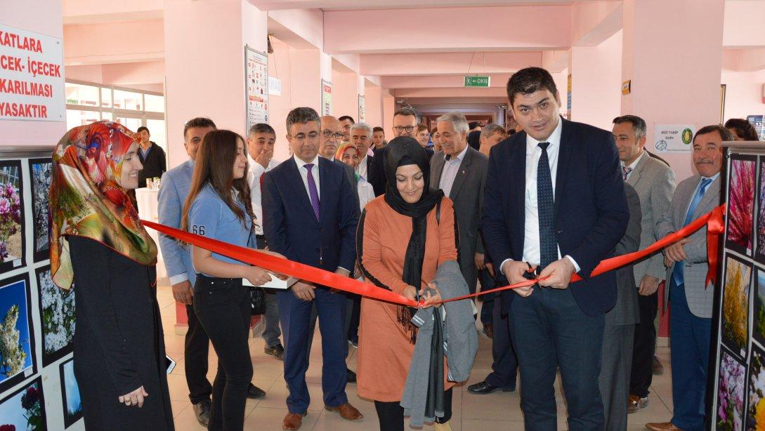 Cumhuriyet Anadolu Lisesi 24. Resim ve Fotoğraf Sergisi açıldı.
