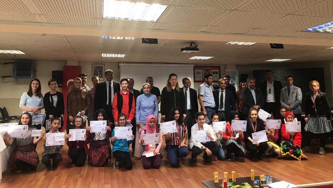 İlçemiz "Ortaokullar Arası Şiir Okuma Yarışması" Beyce Şehit Er Mustafa Nergis Ortaokulu organizetörlüğünde gerçekleştirildi.