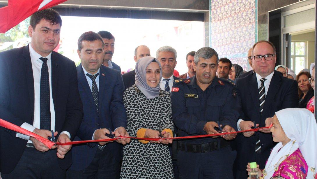 Simav Halk Eğitim Merkezi Müdürlüğü tarafından Çitgöl´de açılan giyim/nakış kursları sergi açılışı gerçekleştirildi.