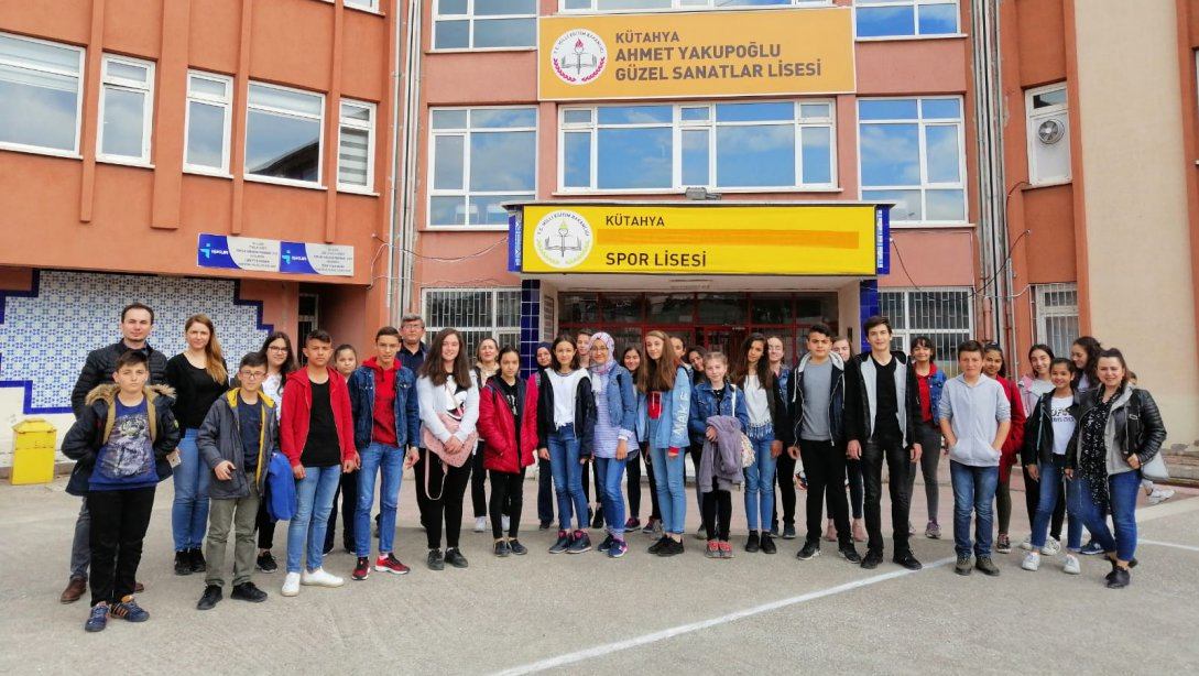 Yetenek taraması sonucu belirlenen öğrencilerimiz Kütahya Ahmet Yakupoğlu Güzel Sanatlar Lisesini ziyaret etti.