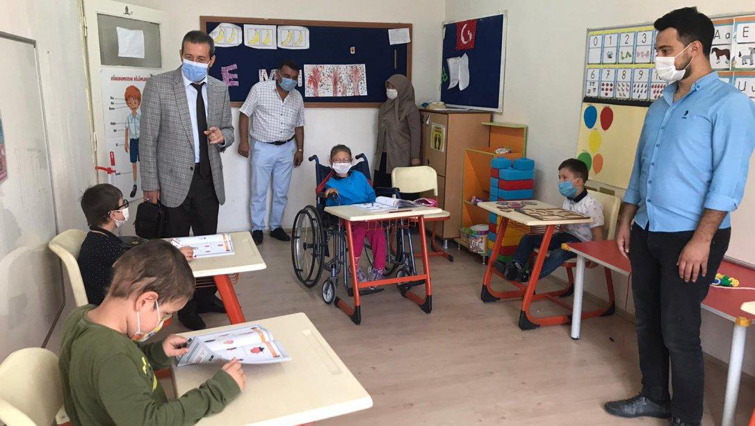  İlçe milli eğitim müdürümüz Mehmet ŞİRİKÇİ  Anasınıfı ve Birinci sınıfların okula uyum haftası etkinlikleri kapsamında Simav Özel Eğitim Uygulama Okulunu ziyaret etti