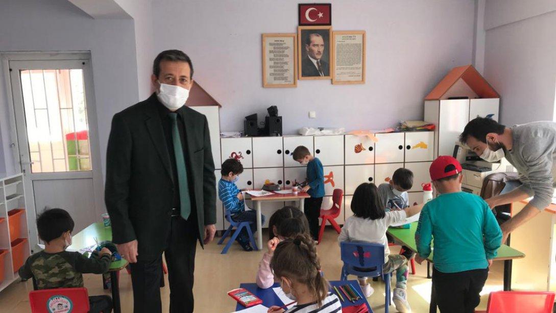 İlçe Milli Eğitim Müdürümüz Mehmet ŞİRİKÇİ Şehit Uzman Çavuş Sabit Demirtaş Anaokulu'nu ziyaret etti.