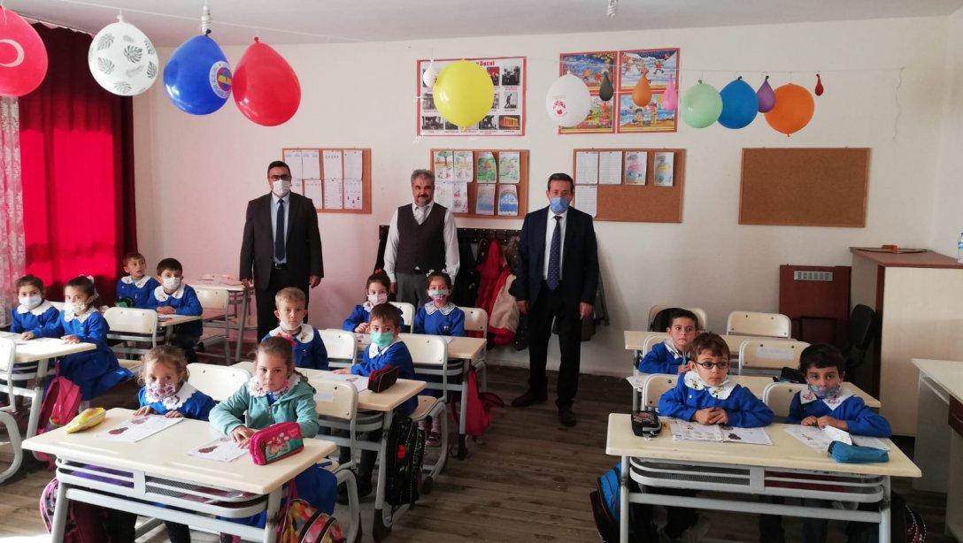 İlçe Milli Eğitim Müdürümüz Mehmet ŞİRİKÇİ Şenköy ve Söğüt İlkokullarını ziyaret ederek incelemelerde bulundu.