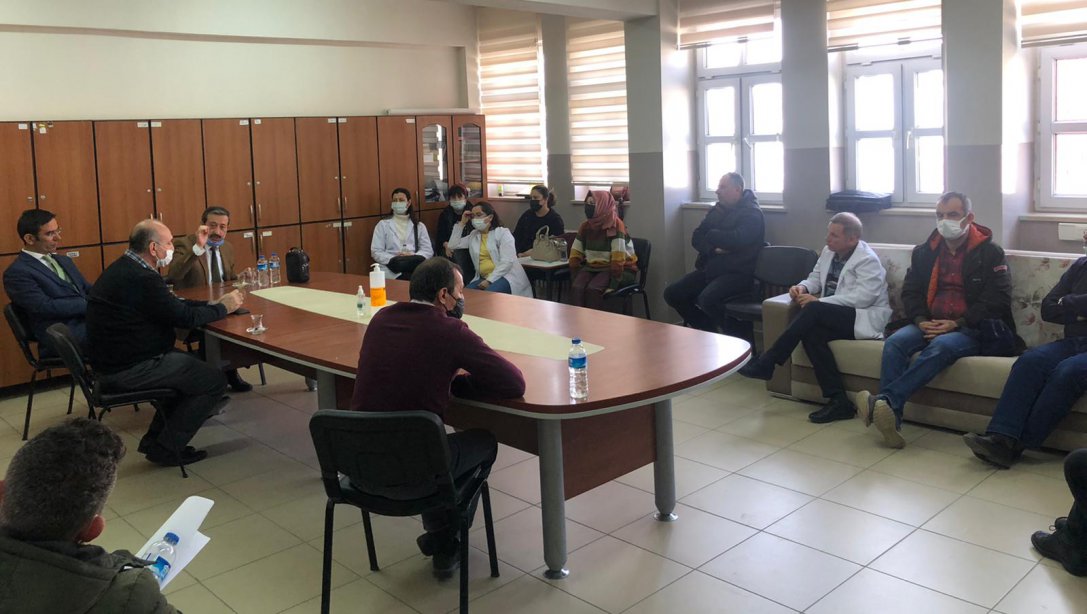 İlçe Milli Eğitim Müdürümüz Mehmet ŞİRİKÇİ ve Şube Müdürümüz İbrahim TAŞTAN BİST Esenevler Ortaokulu' nu ziyaret ettiler.