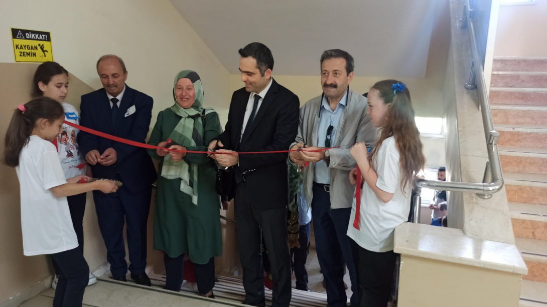 Şehit Ali Yılmaz Ortaokulunda Tübitak 4006 Bilim Fuarı açıldı.