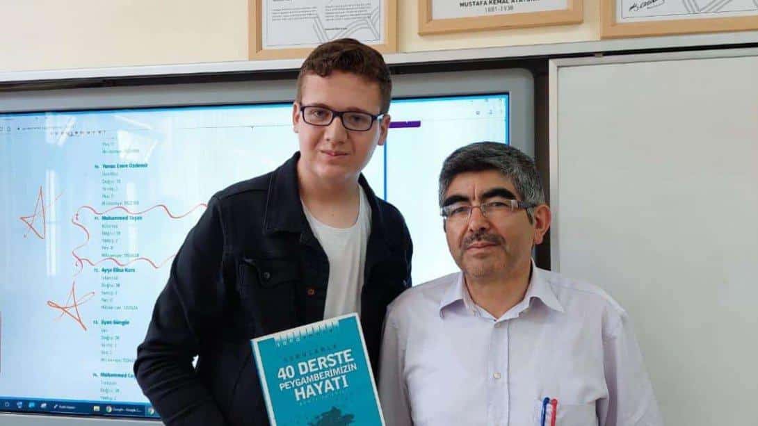 Simav Nurullah Koyuncuoğlu Anadolu Lisesi 10. Sınıf öğrencimiz Muhammet TAŞAN Ensar Vakfı'nın düzenlemiş olduğu 