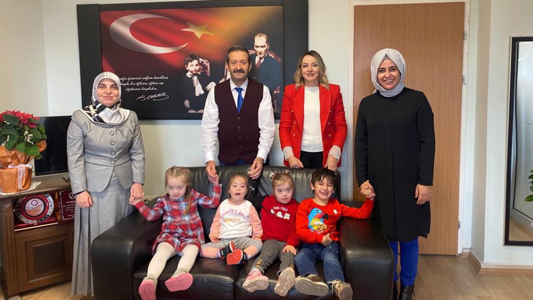 Şerife Narin Koyuncuoğlu Anaokulu Özel Eğitim Sınıfı Öğrencileri İlçe Milli Eğitim Müdürümüz Mehmet ŞİRİKÇİ'yi ziyaret etti.