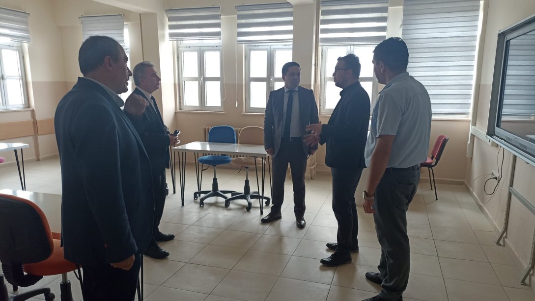 İlçe Milli Eğitim Müdürümüz İsmail Güven Simav Bilim ve Sanat Merkezini ziyaret etti.