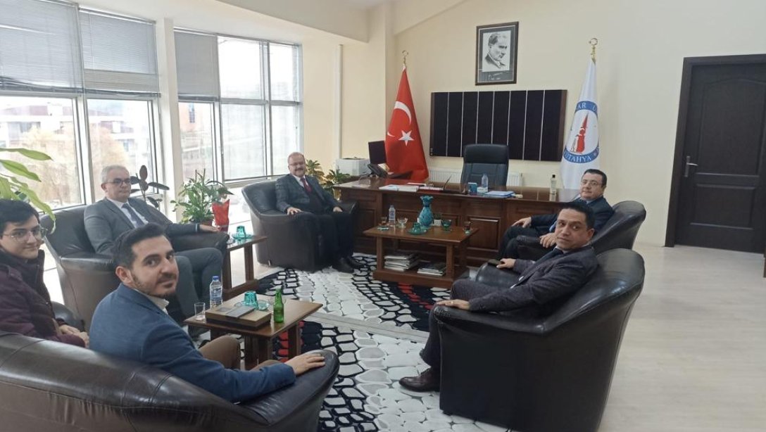 İlçe Milli Eğitim Müdürümüz İsmail Güven Simav Teknoloji Fakültesi Dekanı Prof. Dr. Cafer Özkul'a iadeyi ziyarette bulundu.