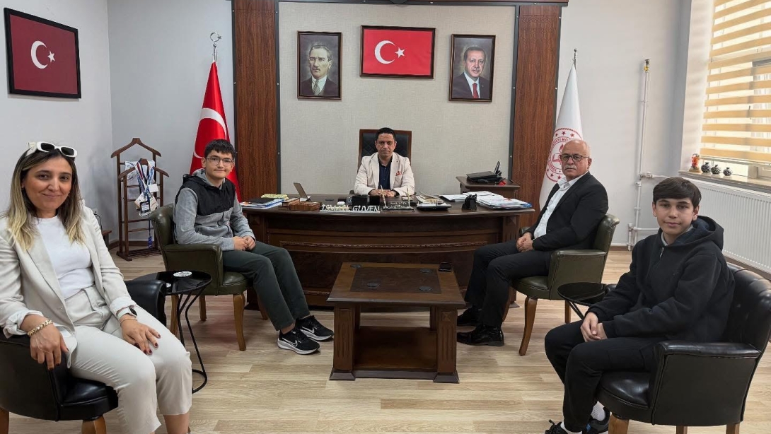 Osmanbey İmam Hatip Ortaokulu öğrencilerimiz ulusal ve uluslararası başarılarıyla gururlandırmaya devam ediyor!