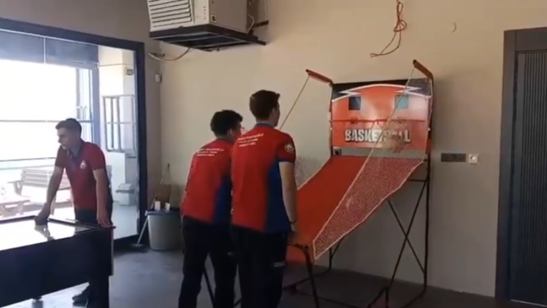 Sektöre EntegrŞeref Kazcıoğlu Mesleki ve Teknik Anadolu Lisesinde yeni başlayan öğrencilerimizin etkinlik salonunda okula uyum programı düzenlendi.